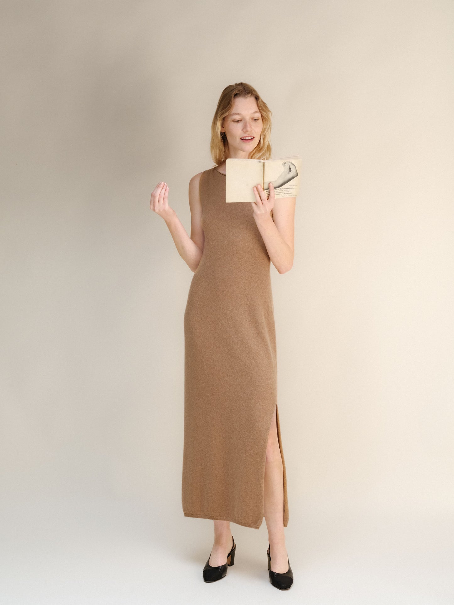 Cashmere Mix Boat Neck Sleeveless Dress (3D-Knit)