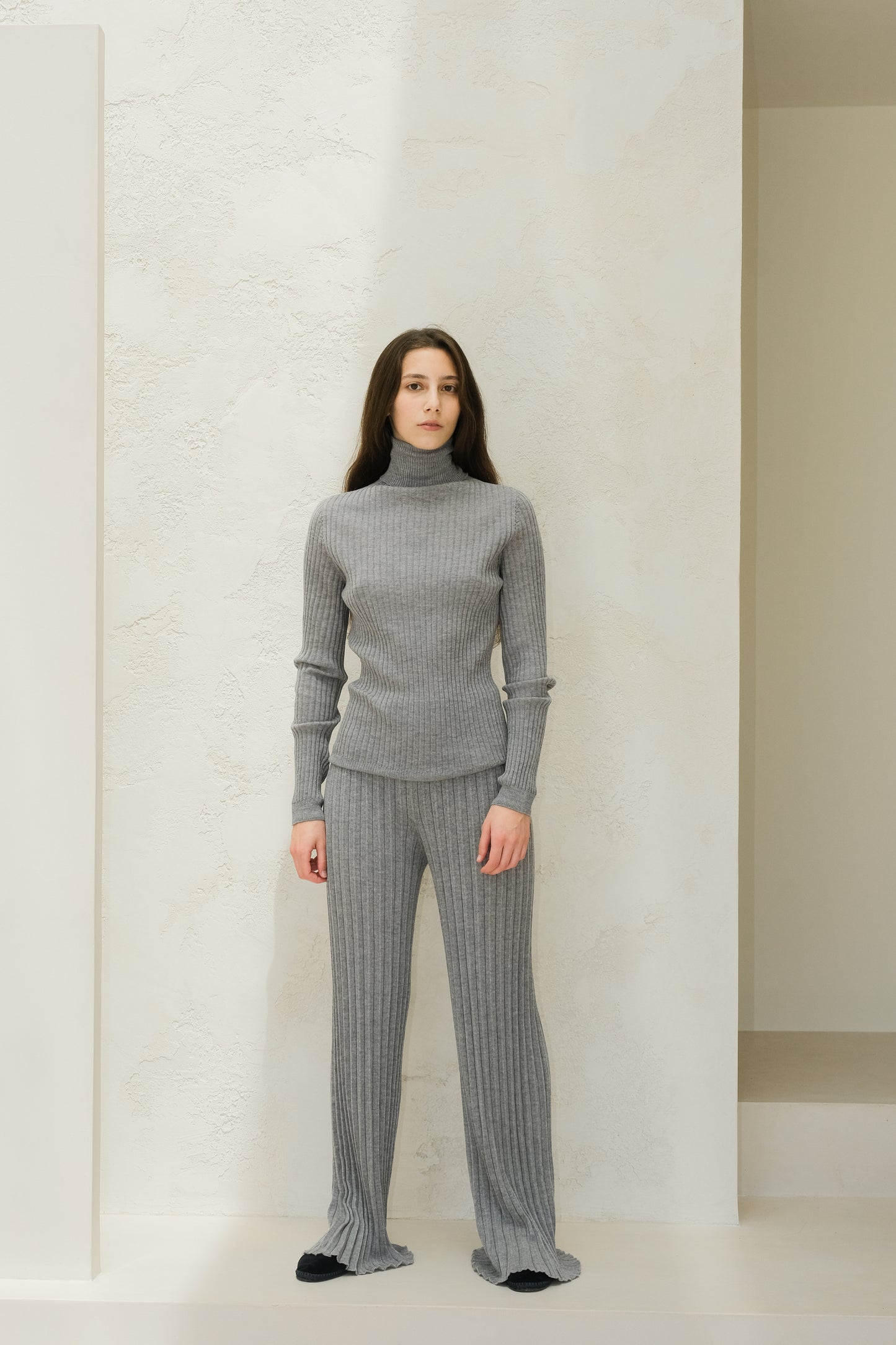 Extra Fine Merino Wool Ribbed Turtle Neck